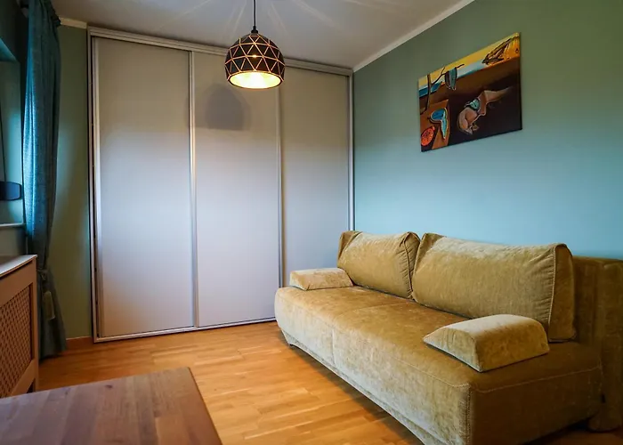 Mirandis Privilegio - Stylish Apartments With Balcony & Free Parking